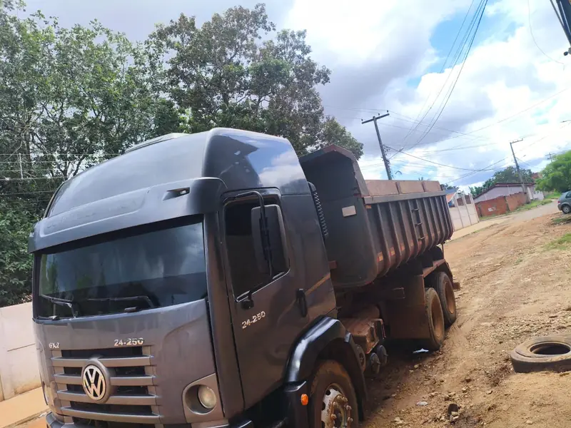 Caminhão Caçamba VW 24-250